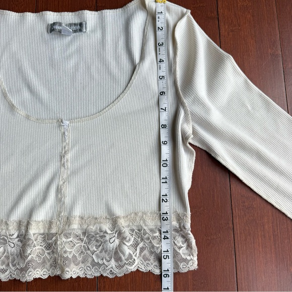 Urban Outfitters Cream Lace Trim Long Sleeve‎ Crop Top - Picture 6 of 6